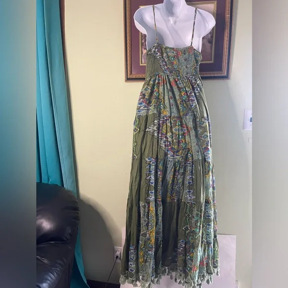 Anthropologie Sleeveless V-Neck Tiered Dress
Barok Paris - Picture 4 of 5